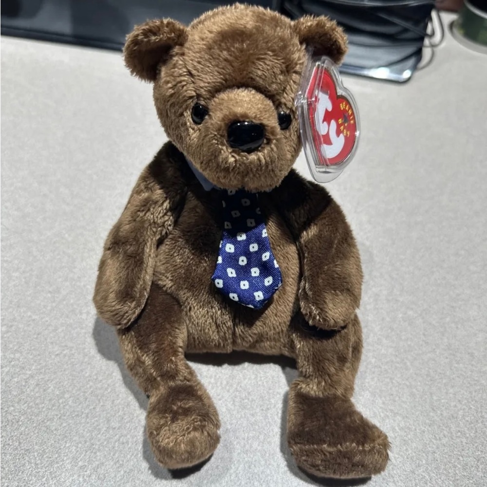 TY Beanie Baby - HERO THE TEDDY BEAR - 2000 - With Neck Tie. MWMT. New.